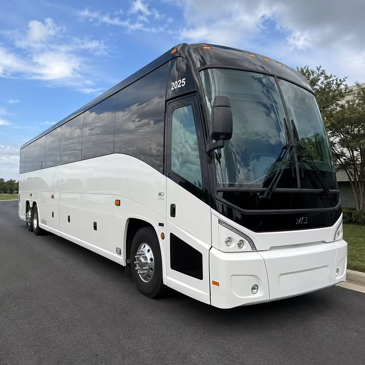 hampton charter bus rental exterior
