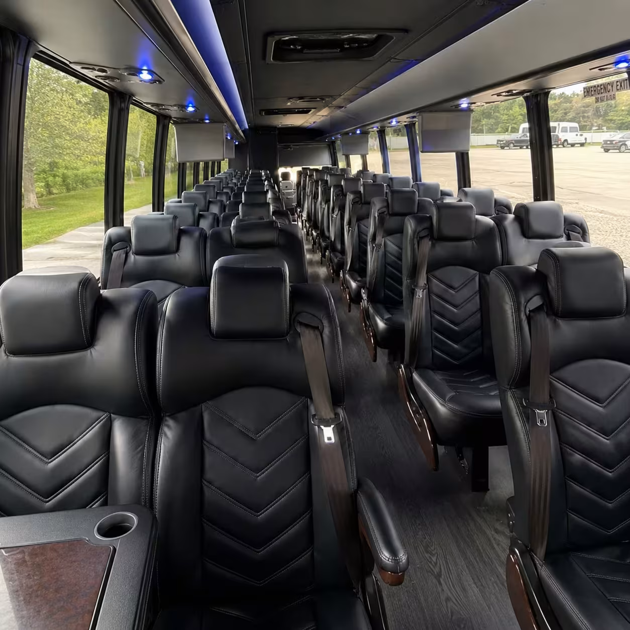 hampton minibus rentals to newport news williamsburg airport